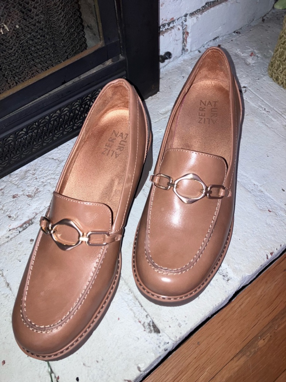 Naturalizer Tan Leather Loafers Low Heel Gold Horsebit Size 8.5